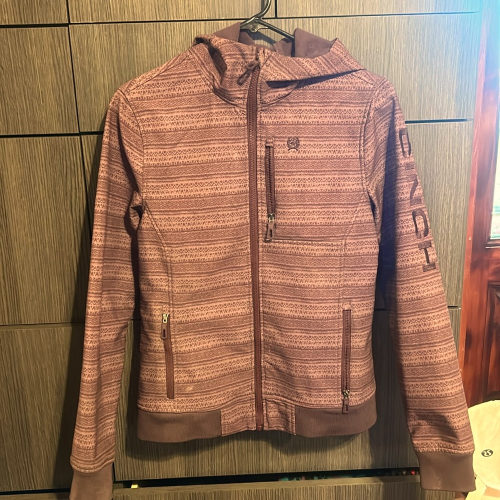 Gently used woman size small cinch jacket. No damage.